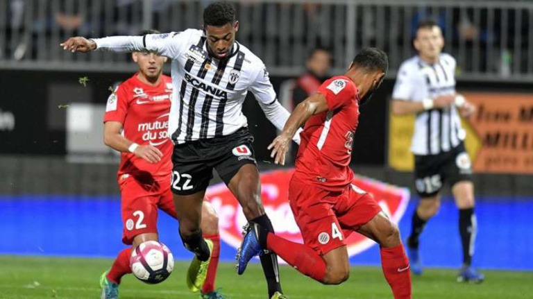 Ligue 1 : Montpellier manque le coche à Angers, Saint-Etienne enchaîne contre Reims Ligue 1 : Montpellier manque le coche à Angers, Saint-Etienne enchaîne contre Reims