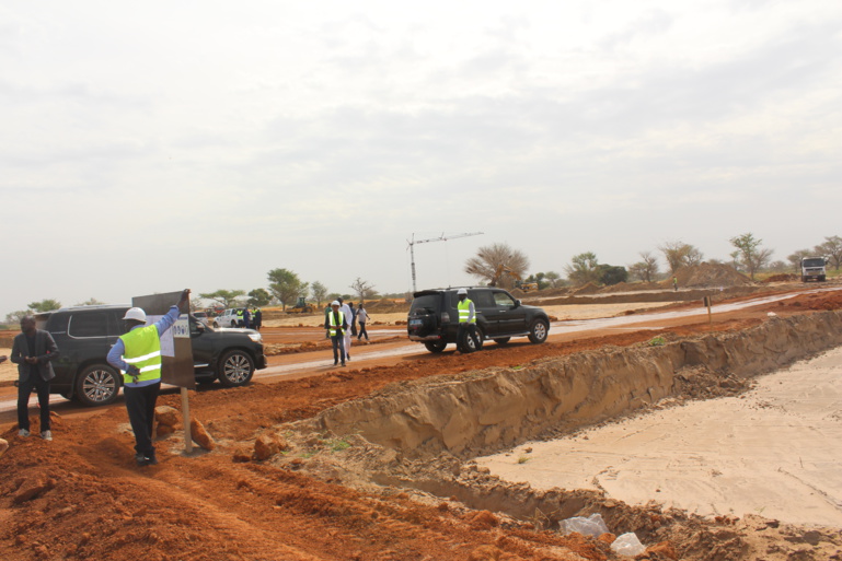 Visite à Tivaouane pour le Gamou: Mansour Faye annonce 70 camions citernes pour assurer la distribution d'eau Visite à Tivaouane pour le Gamou: Mansour Faye annonce 70 camions citernes pour assurer la distribution d'eau