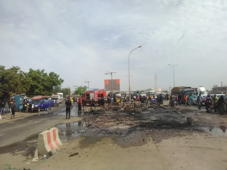 Marché Colobane: des policiers et des commerçants s'offrent un spectacle Marché Colobane: des policiers et des commerçants s'offrent un spectacle
