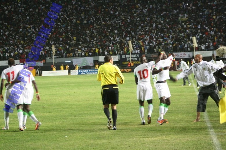 VIDEO & PHOTOS Sénégal vs Cameroun:Les Lions de la Téranga l’emporte à l’arrachée (1-0)!