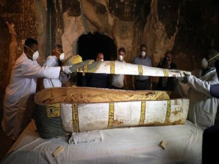 Découverte d'une ancienne tombe en Egypte Découverte d'une ancienne tombe en Egypte
