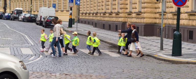 Parce qu’ils portaient des gilets jaunes, des enfants en sortie scolaire placés 24h en garde à vue Parce qu’ils portaient des gilets jaunes, des enfants en sortie scolaire placés 24h en garde à vue