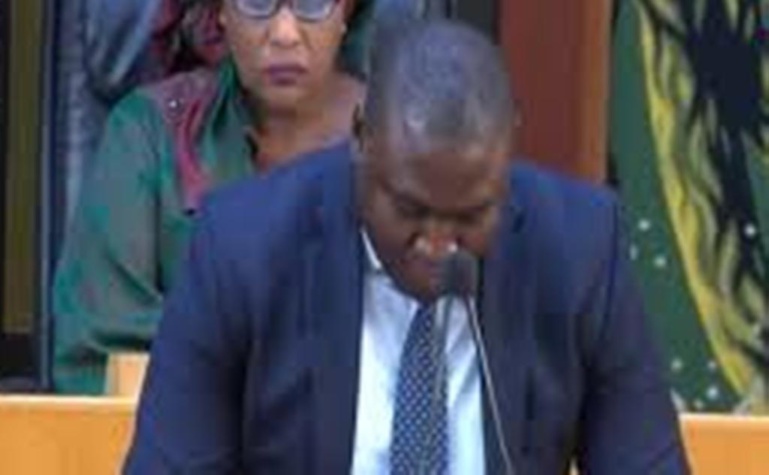 Assemblée nationale: le député Toussaint Manga charge la France Assemblée nationale: le député Toussaint Manga charge la France