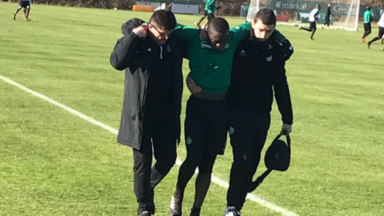 Nîmes-Saint-Etienne : Assane Dioussé sort sur blessure 