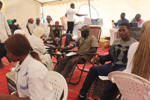 #Les10AnsDePressAfrik : En Direct du don de sang au rond-point jet d'eau (photos et vidéo) #Les10AnsDePressAfrik : En Direct du don de sang au rond-point jet d'eau (photos et vidéo)