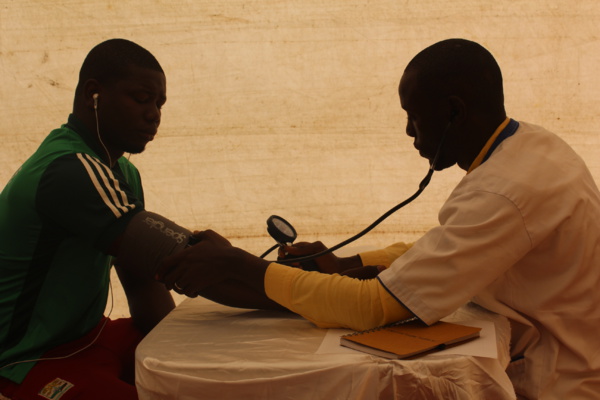 #Les10AnsDePressAfrik : En Direct du don de sang au rond-point jet d'eau (photos et vidéo) #Les10AnsDePressAfrik : En Direct du don de sang au rond-point jet d'eau (photos et vidéo)