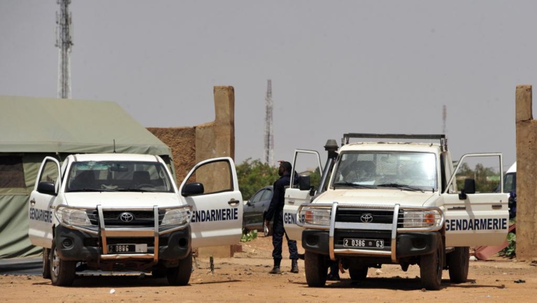 Burkina Faso: un véhicule de gendarmerie saute sur une mine, cinq morts