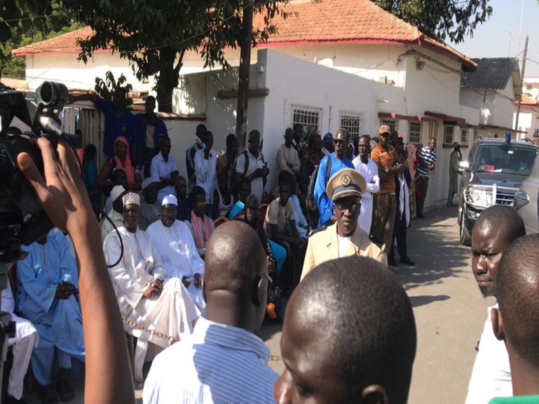 Report de l’enterrement de Sidy Lamine Niasse : Les disciples refusent de quitter la morgue Report de l’enterrement de Sidy Lamine Niasse : Les disciples refusent de quitter la morgue