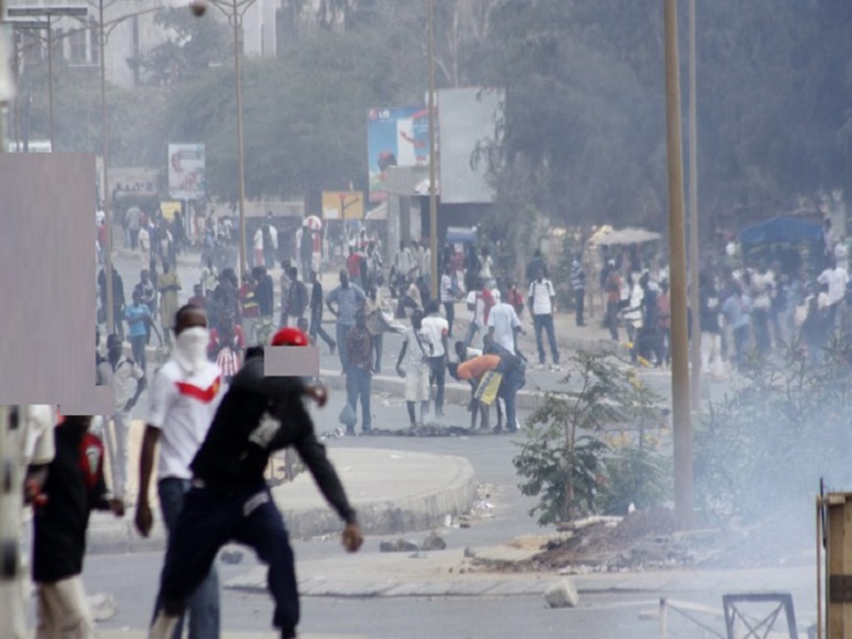 Intifada à Ziguinchor : policiers et étudiants orientés dans le privés s’affrontent Intifada à Ziguinchor : policiers et étudiants orientés dans le privés s’affrontent