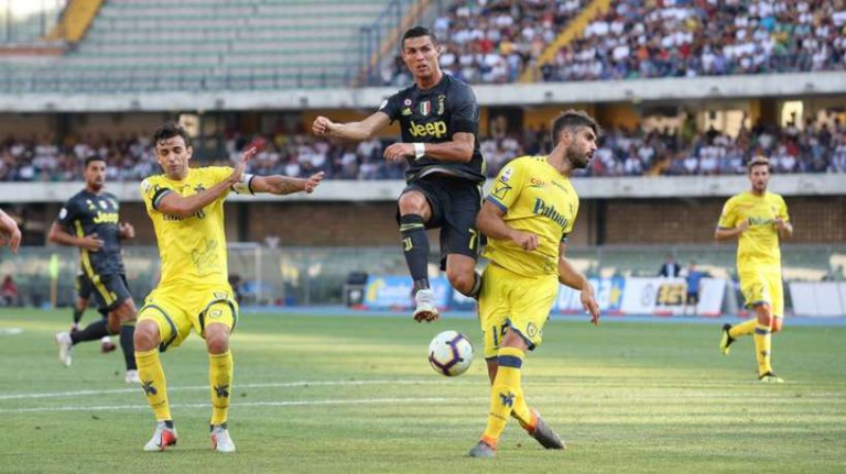 Cristiano Ronaldo invite Lionel Messi à le rejoindre en Serie A ! Cristiano Ronaldo invite Lionel Messi à le rejoindre en Serie A !