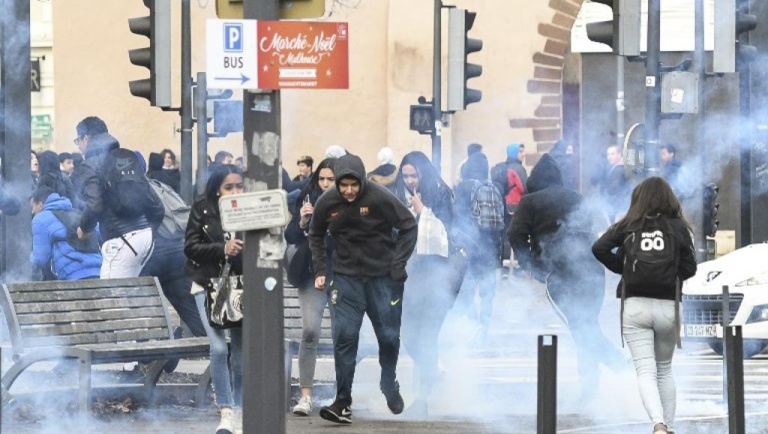 France: les lycéens restent mobilisés contre les réformes