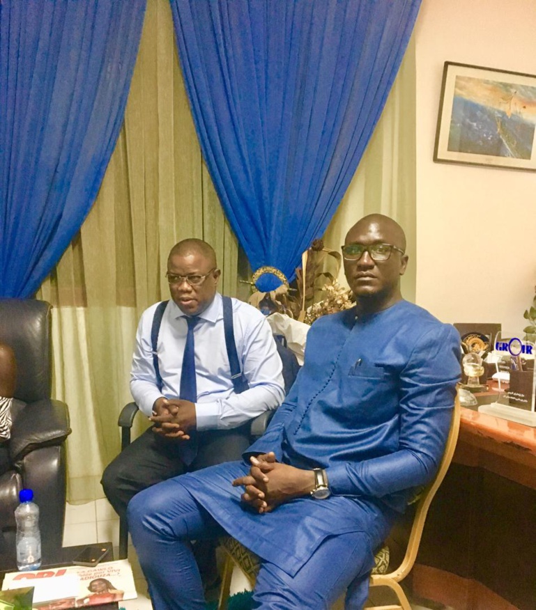 Aboubacar Diassy, porte-parole de l'Ucs, habillé en bleu sur cette photo avec Abdoulaye Baldé
