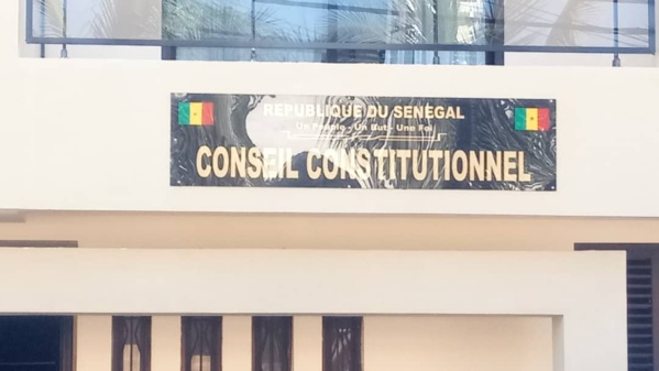 Le Conseil Constitutionnel à l'attente des dépôts de Karim et Khalifa