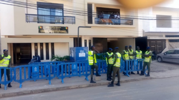 Le Conseil Constitutionnel à l'attente des dépôts de Karim et Khalifa Le Conseil Constitutionnel à l'attente des dépôts de Karim et Khalifa