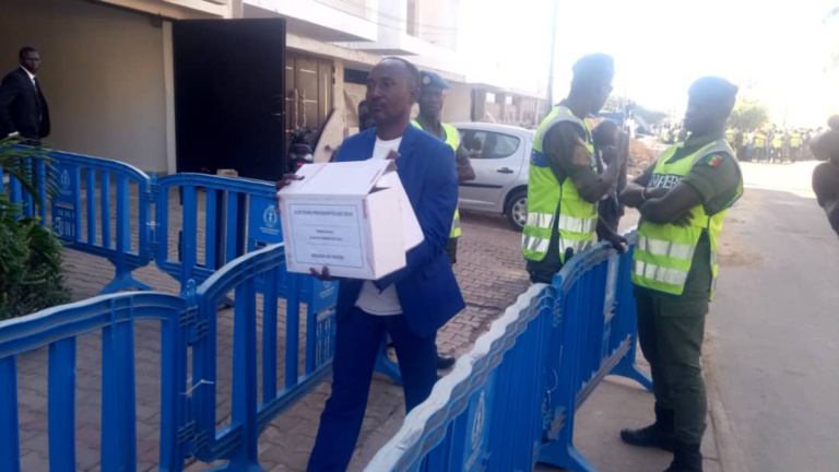 Conseil constitutionnel: Khalifa Sall a déposé ses listes de parrainages Conseil constitutionnel: Khalifa Sall a déposé ses listes de parrainages