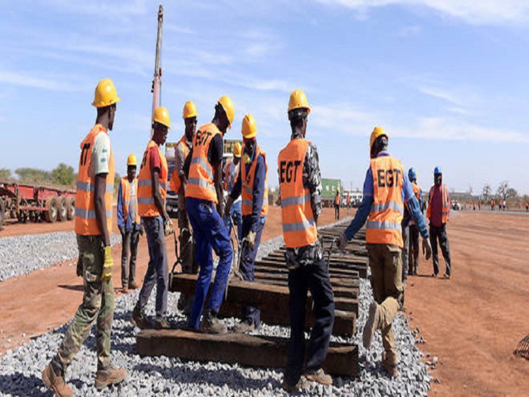 Ter : des «ferrailleurs» dérobent les boulons qui fixent les rails Ter : des «ferrailleurs» dérobent les boulons qui fixent les rails