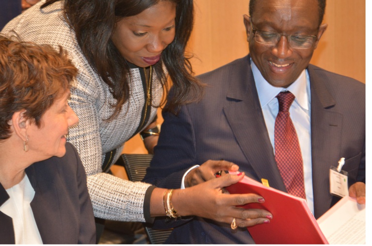 Groupe consultatif de Paris : la Banque mondiale et le gouvernement du Sénégal signe deux accords pour la protection de l'Enfance et la formation des jeunes Groupe consultatif de Paris : la Banque mondiale et le gouvernement du Sénégal signe deux accords pour la protection de l'Enfance et la formation des jeunes