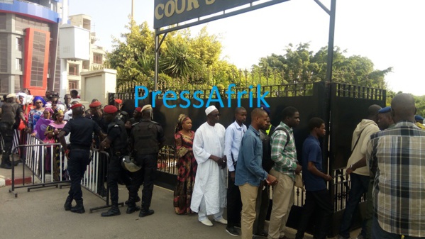 Images - La Cour suprême en état de siège Images - La Cour suprême en état de siège
