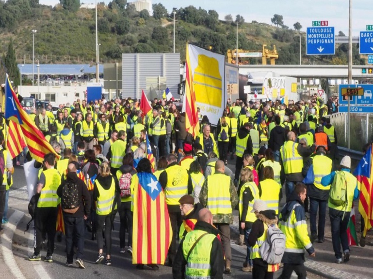 Des centaines de Gilets jaunes à la frontière franco-espagnole Des centaines de Gilets jaunes à la frontière franco-espagnole