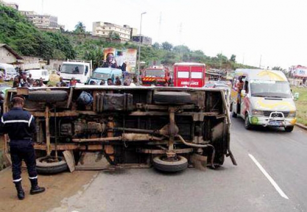 Réveillon de Noël à Abidjan: 35 accidents, 3 incendies et 53 blessés enregistrés