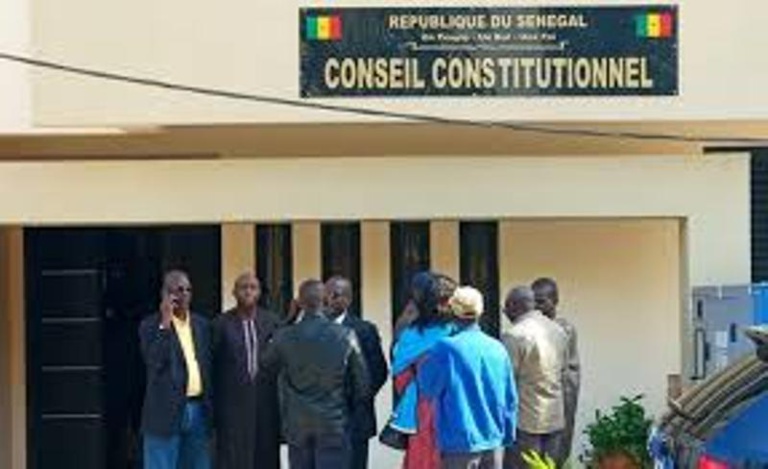 Découvrez le 27 dossiers de candidatures déposés au Conseil constitutionnel, les désistements...