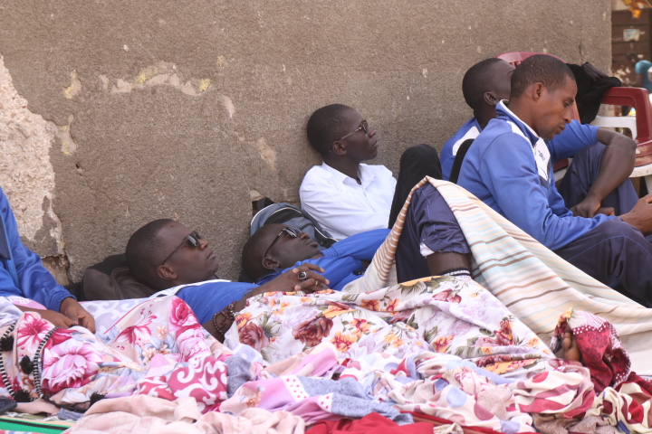 Vidéo - Petite intrusion dans le monde des grévistes de la faim des sortants de l'INSEPS Vidéo - Petite intrusion dans le monde des grévistes de la faim des sortants de l'INSEPS