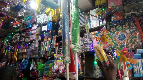 Réveillon: les préparatifs vont bon train dans la capitale sénégalaise, malgré l'interdiction des feux d’artifice par l'Etat (Reportage) Réveillon: les préparatifs vont bon train dans la capitale sénégalaise, malgré l'interdiction des feux d’artifice par l'Etat (Reportage)