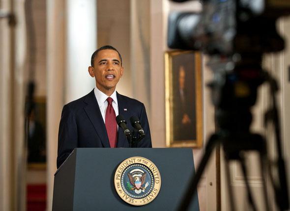 Le président Barack Obama informe les médias de la mort de Ben Laden depuis l’aile est de la Maison Blanche à Washington, le 1er mai 2011.