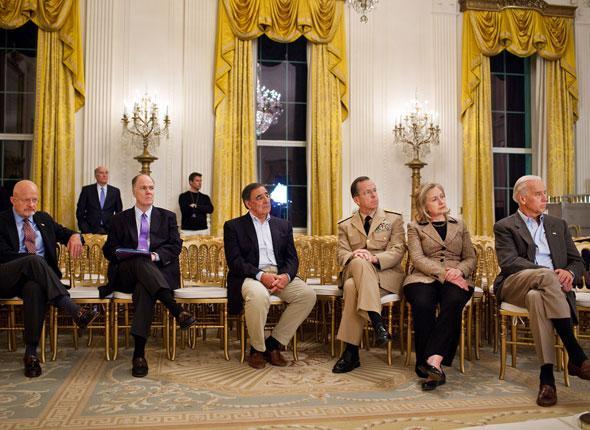 Des membres de l’administration écoutent le discours de Barack Obama à la presse à la Maison Blanche, le 1er mai 2011.