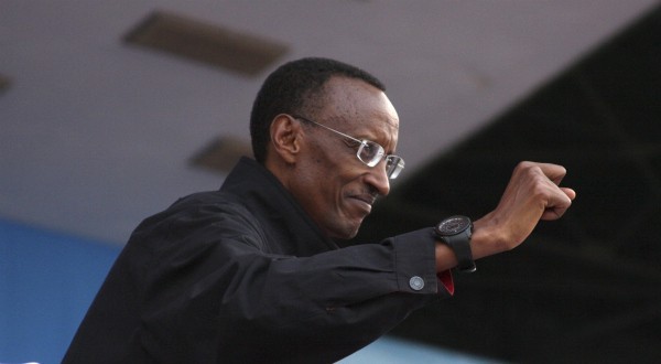 Paul Kagamé en campagne électorale en juillet 2010 à Kigali. REUTERS/Hereward Holland