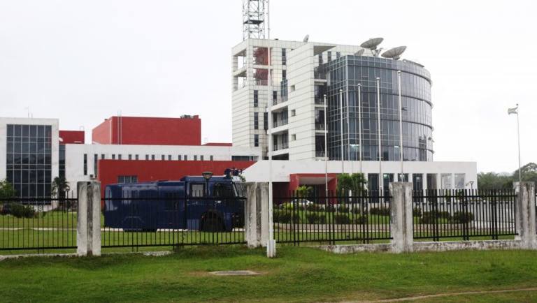 Gabon : des militaires annoncent un «conseil de la restauration» à la radio nationale Gabon : des militaires annoncent un «conseil de la restauration» à la radio nationale