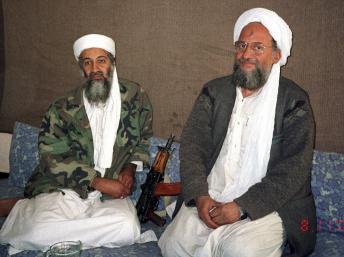 Oussama ben Laden et son n°2, Ayman al-Zawahiri, le 10 novembre 2001, près d'Islamabad. REUTERS/Hamid Mir