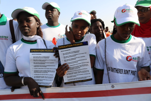 Place de l'obélisque : Les images du rassemblement des jeunes de l’opposition