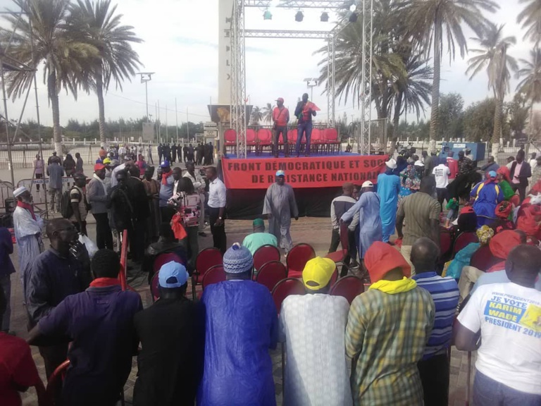 Les premières images du Sit-in de l’opposition de la Place à la Nation Les premières images du Sit-in de l’opposition de la Place à la Nation