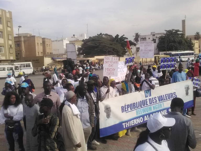 Les premières images du Sit-in de l’opposition de la Place à la Nation Les premières images du Sit-in de l’opposition de la Place à la Nation