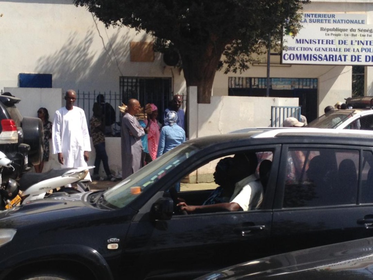 URGENT - Les Khalifistes envahissent la police de Dieupeul pour... URGENT - Les Khalifistes envahissent la police de Dieupeul pour...