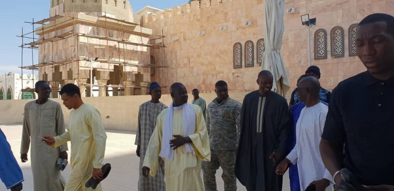 Ousmane Sonko a rencontré le Khalife des Mourides (images) Ousmane Sonko a rencontré le Khalife des Mourides (images)