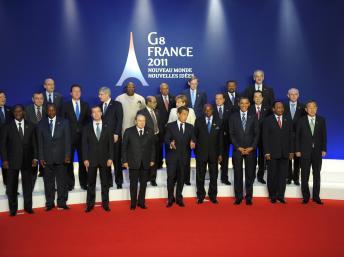 Photo de clôture du sommet du G8 de Deauville, France, le 27 mai 2011. REUTERS/Philippe Wojazer