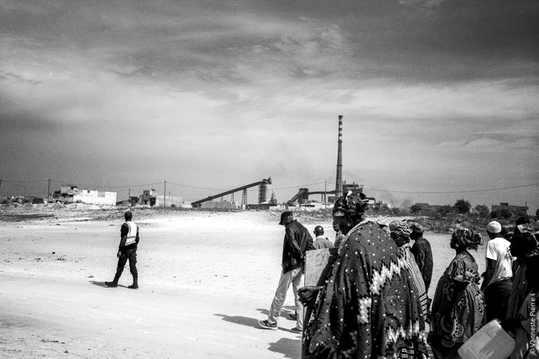 Centrale à Charbon, Pôle urbain Diamniadio, nouveau Port: Bargny-Sendou proteste et sort encore ses brassards rouges Centrale à Charbon, Pôle urbain Diamniadio, nouveau Port: Bargny-Sendou proteste et sort encore ses brassards rouges