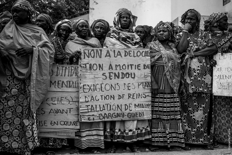 Centrale à Charbon, Pôle urbain Diamniadio, nouveau Port: Bargny-Sendou proteste et sort encore ses brassards rouges Centrale à Charbon, Pôle urbain Diamniadio, nouveau Port: Bargny-Sendou proteste et sort encore ses brassards rouges