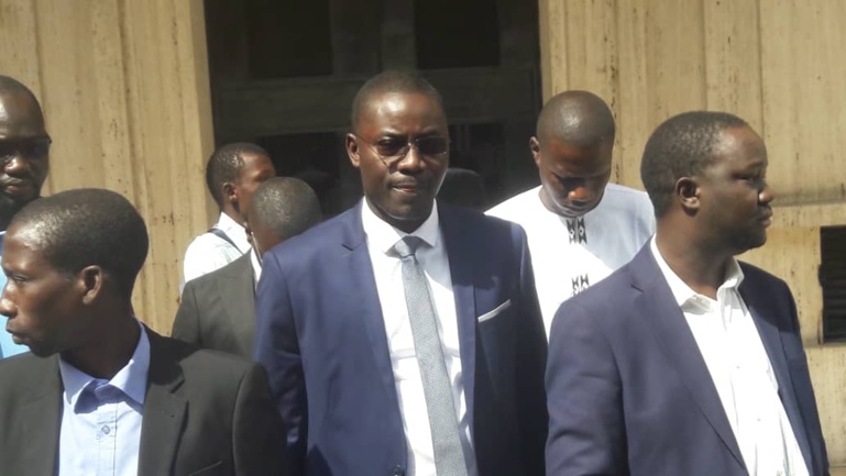 Sit-in : les notaires arrêtés finalement libérés, leur avocat Me Elhadji Diouf attaque Ismaila Madiorr Fall Sit-in : les notaires arrêtés finalement libérés, leur avocat Me Elhadji Diouf attaque Ismaila Madiorr Fall
