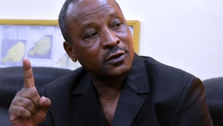 Niger: l'ambitieux ministre des Finances limogé Niger: l'ambitieux ministre des Finances limogé
