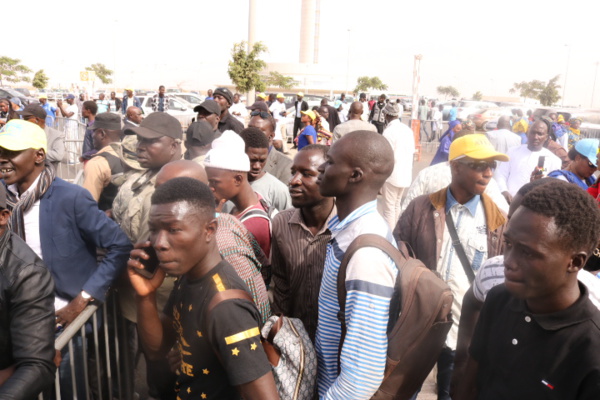 Direct-AIBD: Les images de l'arrivée d'Abdoulaye Wade