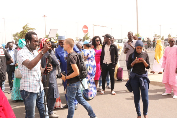 Direct-AIBD: Les images de l'arrivée d'Abdoulaye Wade Direct-AIBD: Les images de l'arrivée d'Abdoulaye Wade
