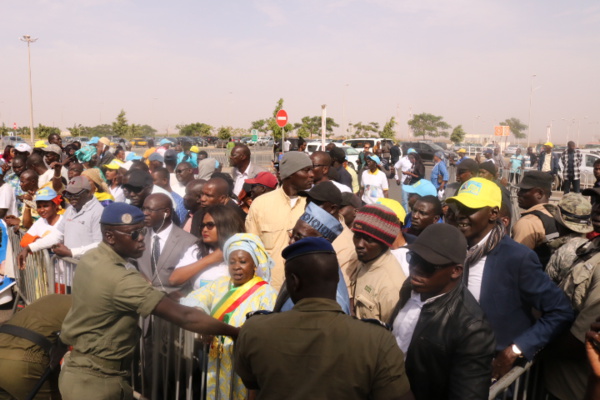 Direct-AIBD: Les images de l'arrivée d'Abdoulaye Wade Direct-AIBD: Les images de l'arrivée d'Abdoulaye Wade