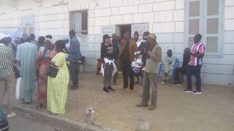 Direct arrivée de Wade: les militants déjà prêts à Rufisque (Photos + vidéo) Direct arrivée de Wade: les militants déjà prêts à Rufisque (Photos + vidéo)