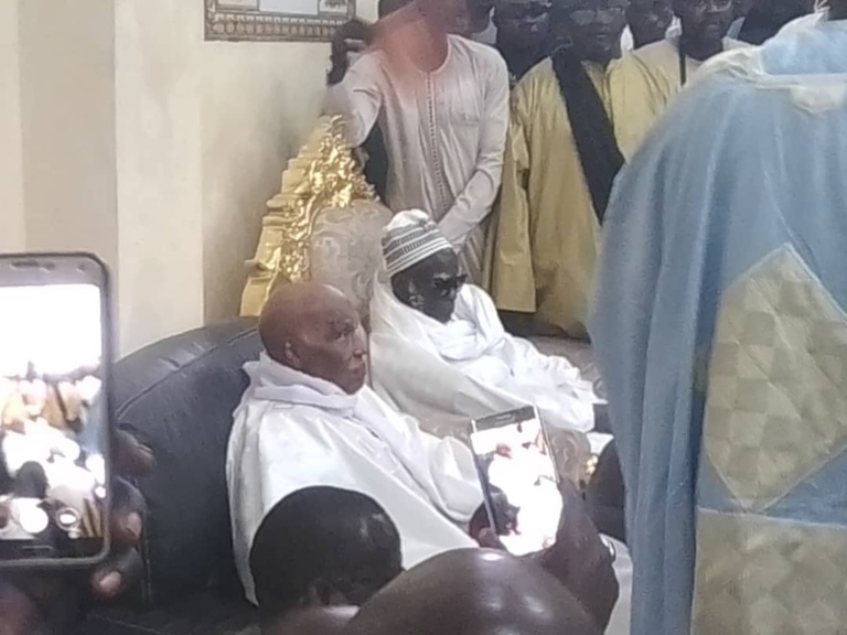 Wade appelle le Khalife à raisonner Macky: «si j’appelle les jeunes à me suivre dans la violence ils le feront, mais... » Wade appelle le Khalife à raisonner Macky: «si j’appelle les jeunes à me suivre dans la violence ils le feront, mais... »