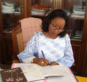 Me Wade signe le décret d'application de la loi sur la parité