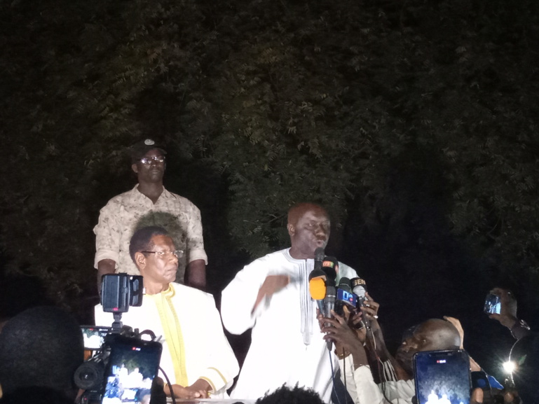 A Kidira, Idy raille Macky: « pourtant, on pouvait prendre un hélicoptère » A Kidira, Idy raille Macky: « pourtant, on pouvait prendre un hélicoptère »