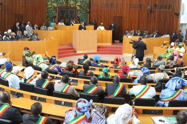Assemblée nationale: l'opposition dénonce une commission en pleine campagne pour intimider le candidat Ousmane Sonko»